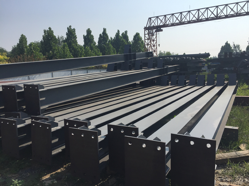 帶牛腿鋼柱 鋼構(gòu)件