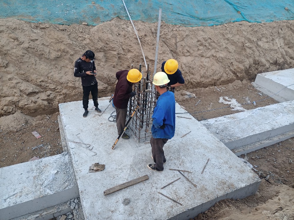 鋼結(jié)構(gòu)廠房基礎(chǔ)施工--衡水哪家鋼結(jié)構(gòu)包含安裝？---金鼎鋼構(gòu)