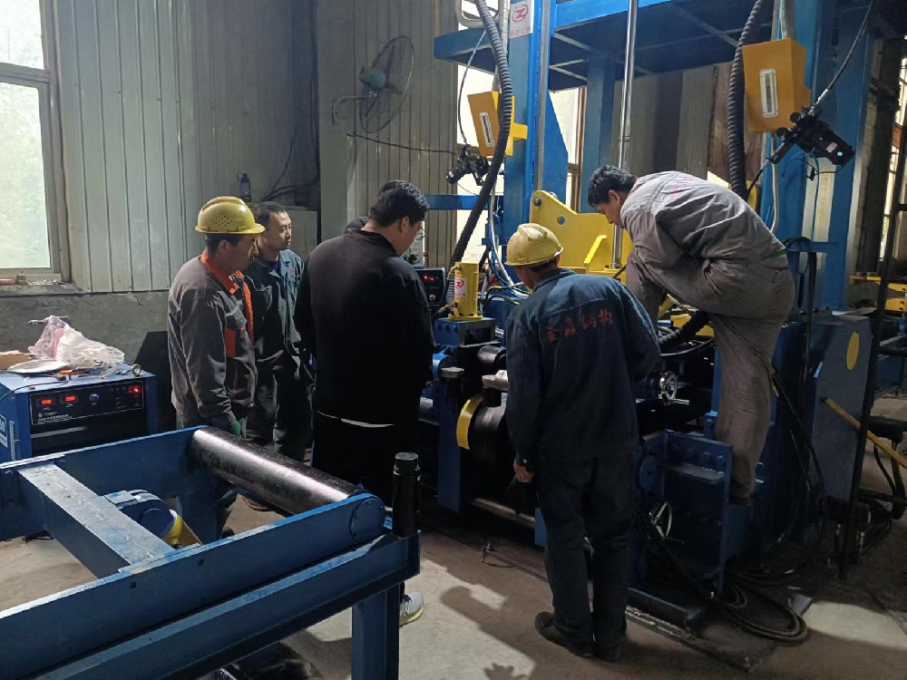 鋼結(jié)構(gòu)**金鼎鋼構(gòu)-組立龍門矯自動(dòng)化焊接