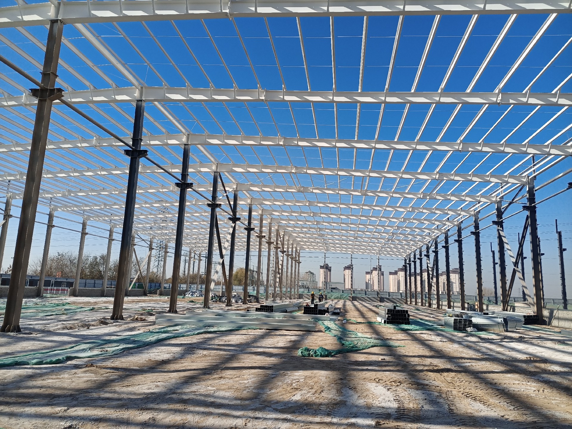 鋼結(jié)構(gòu)車間噴防火涂料 ，衡水鋼結(jié)構(gòu)廠家，衡水鋼結(jié)構(gòu)廠，衡水鋼結(jié)構(gòu)廠房，衡水廠房車間加工，金鼎鋼構(gòu)，衡水鋼結(jié)構(gòu)加工廠，金鼎鋼結(jié)構(gòu)，激光切割加工鋼結(jié)構(gòu)，機(jī)械手焊接鋼結(jié)構(gòu)