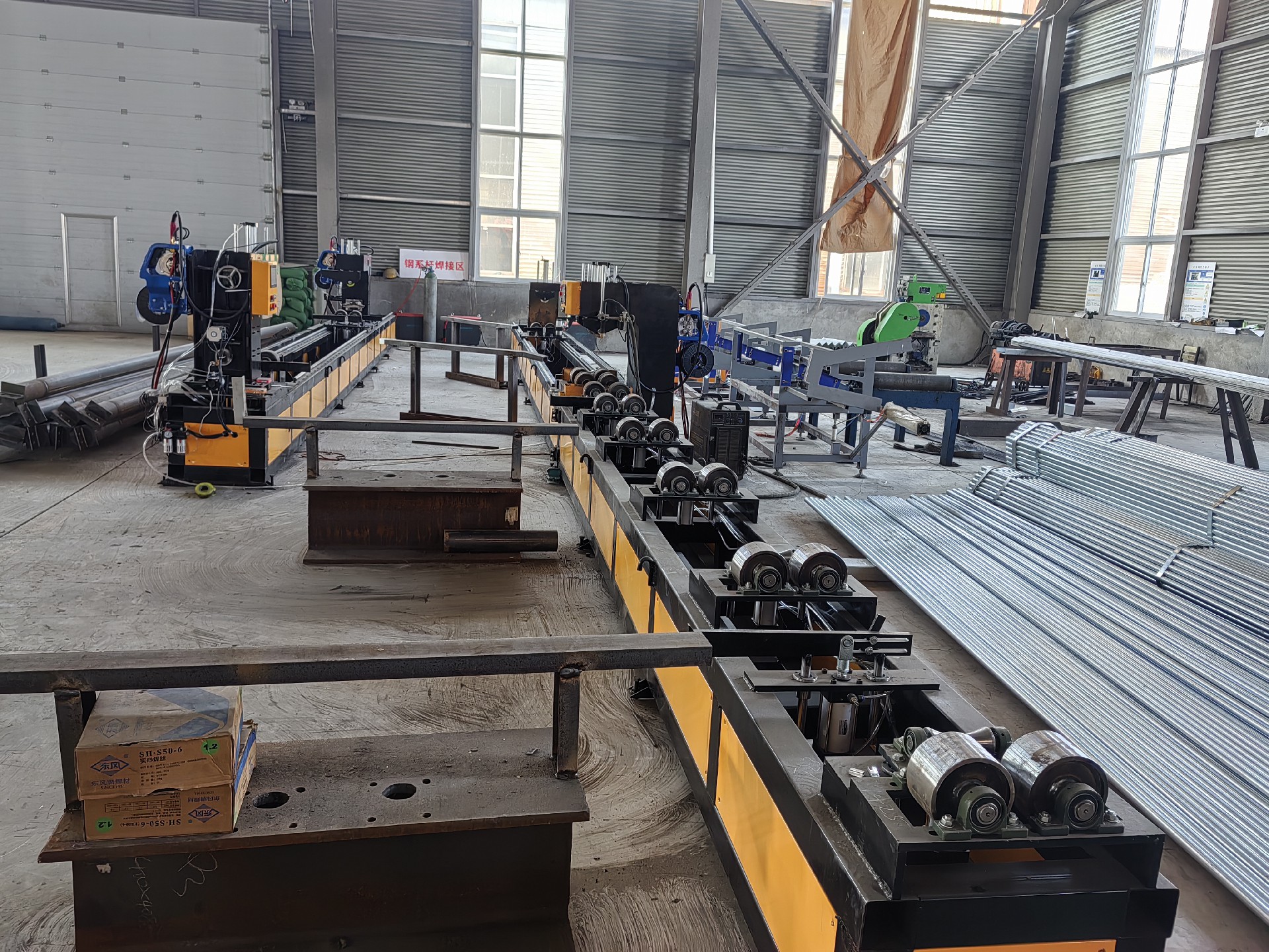 衡水鋼結(jié)構(gòu)廠家鋼構(gòu)鋼系桿自動化焊接 自動焊 13131801767.jpg