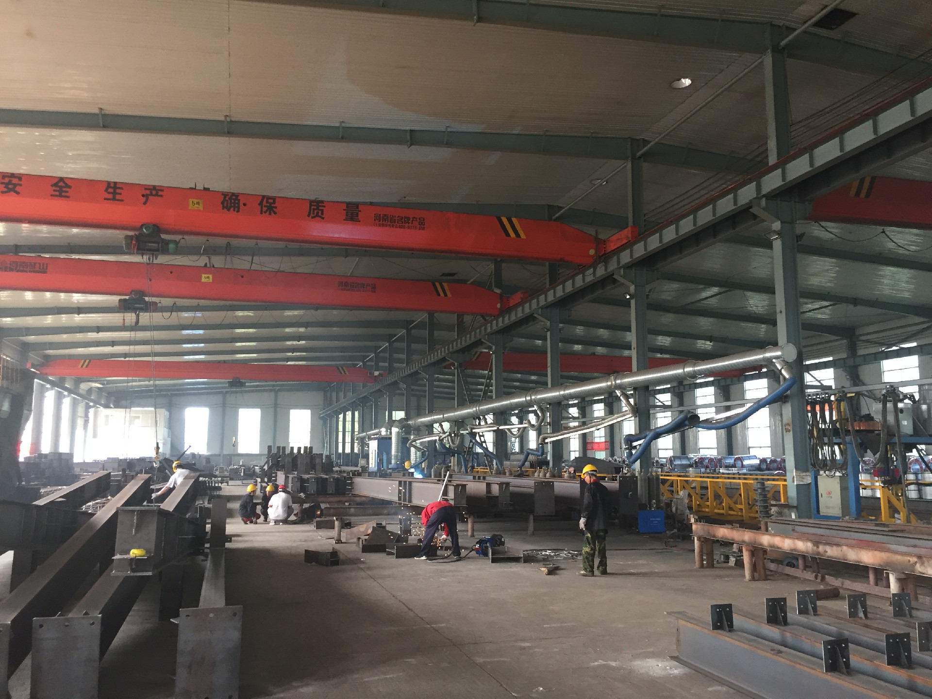 鋼構(gòu)生產(chǎn)車間鉚工區(qū).jpg
